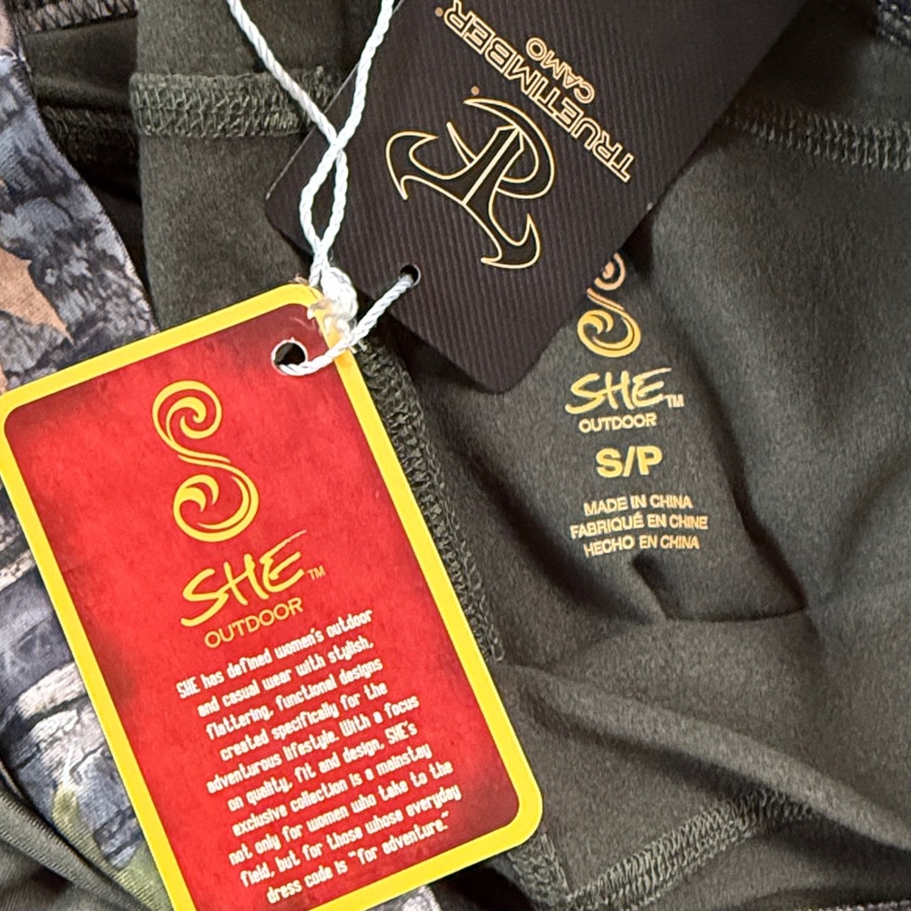 🆕Realtree Camo-Trim Olive Leggings🆕 - Picture 2 of 3